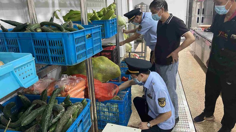 在调味品行业，国标与企标的具体要求如下：